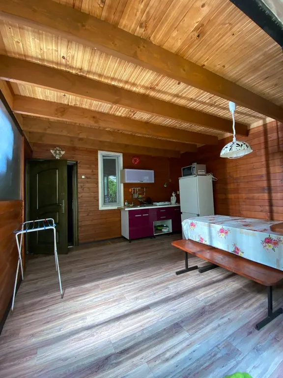 Двухэтажный домик в лесу