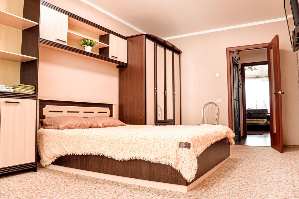 Двушечка возле Леруа