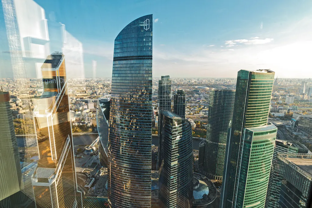 Потрясающая панорама с 73 этажа башни Neva Towers