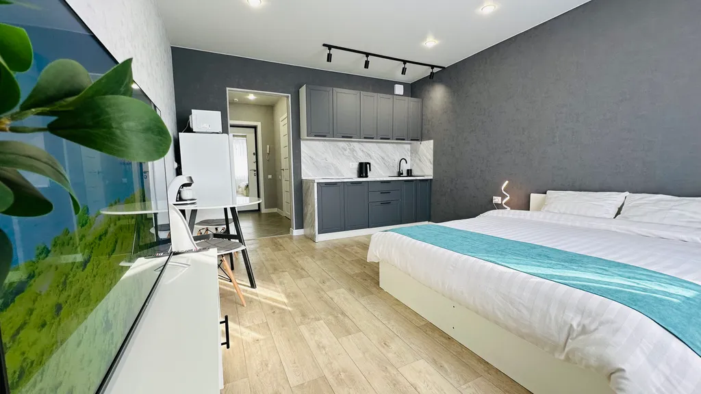 Студия с видом на город