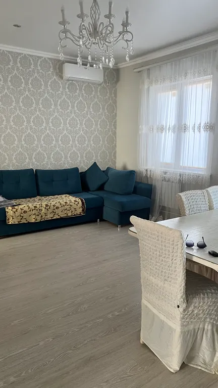 Уютный дом на берегу реки