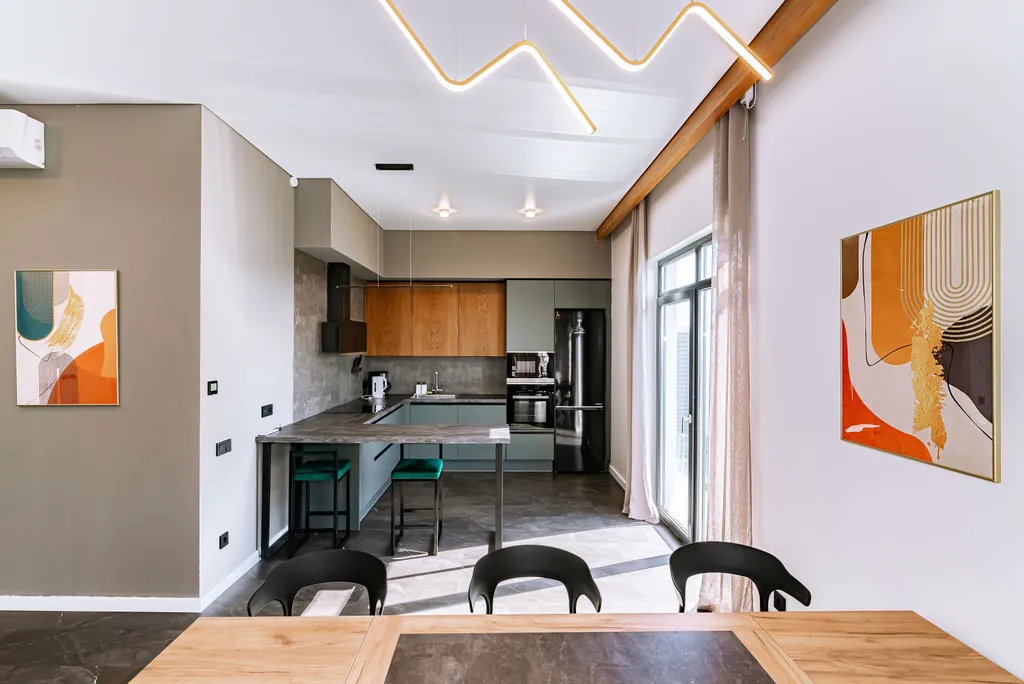 Стильный дом с теплым бассейном и сауной