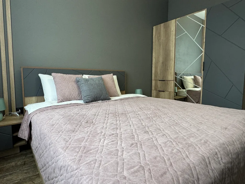 Двухкомнатная квартира в районе Столбов и Бобрового лога