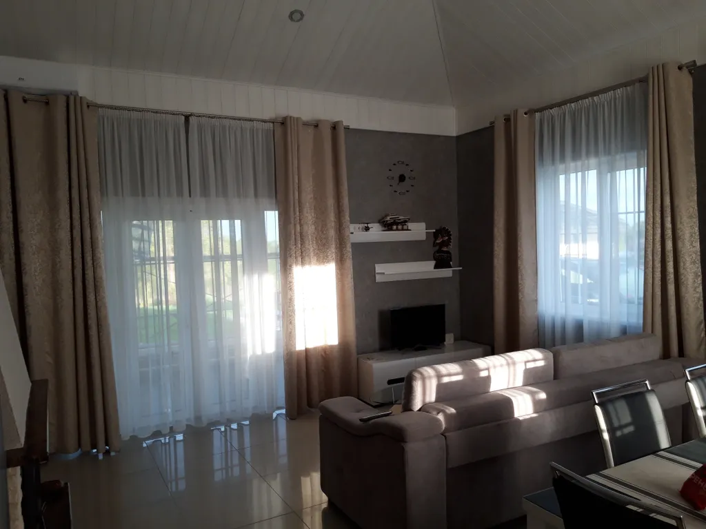 Домик на озере