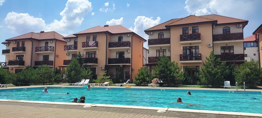 Студия у моря, Итальянская деревня