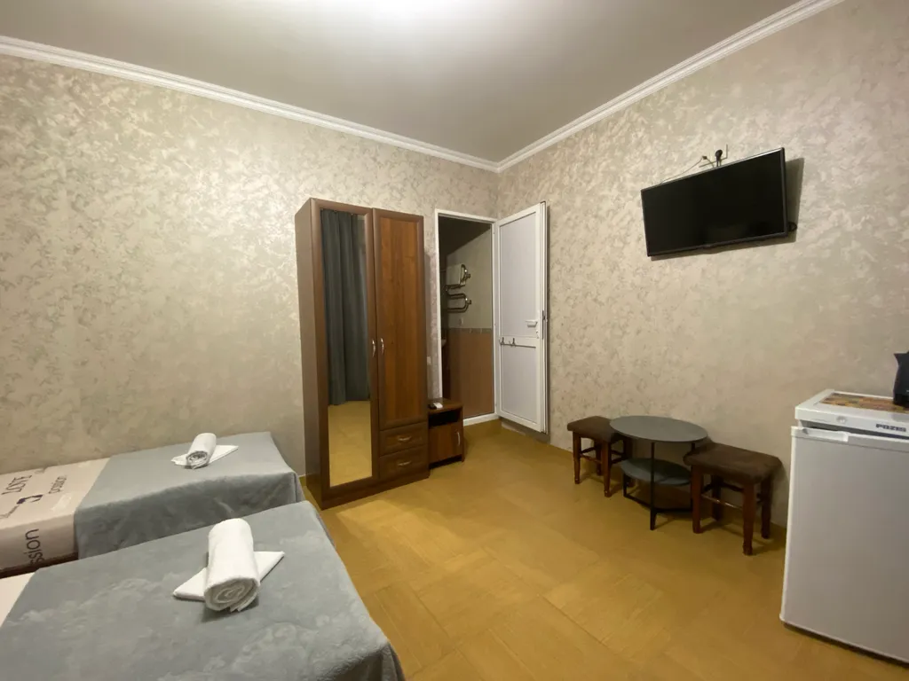 Квартира Комната на 2 этаже с кухней на 2 номера — Сириус