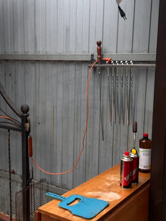 Дом в уединенном тихом месте рядом с лесом