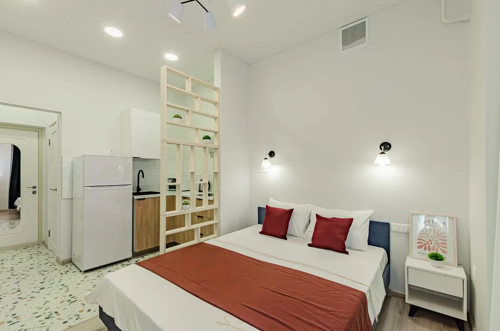 Красивая и уютная студия вблизи метро рядом с центром города