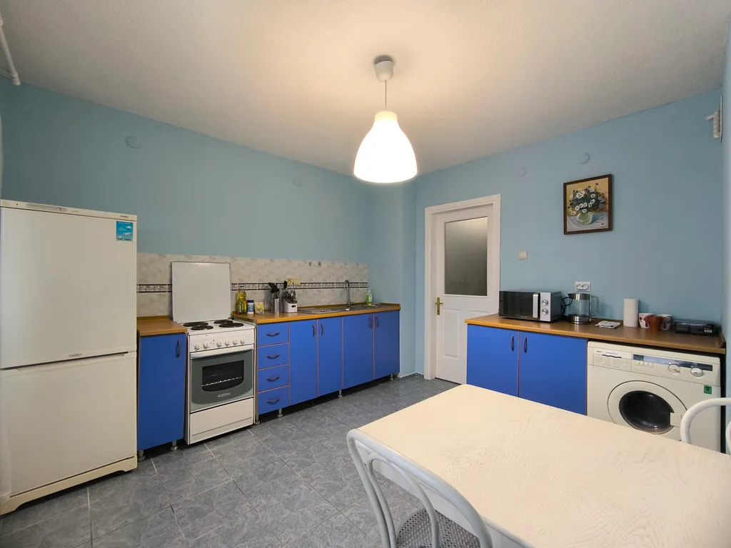 Перекрёсток четырёх дорог. Твой пятый - к дивану