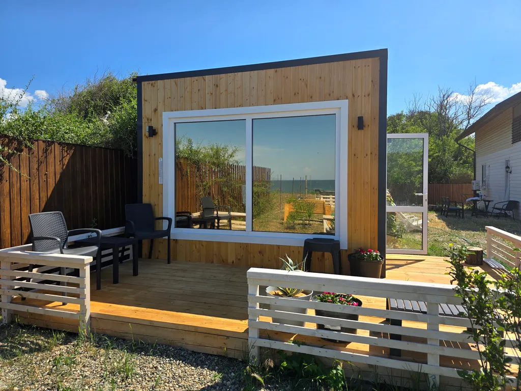 Коттедж Дом-студия Атмосфера с панорамой Азовского моря — Кучугуры