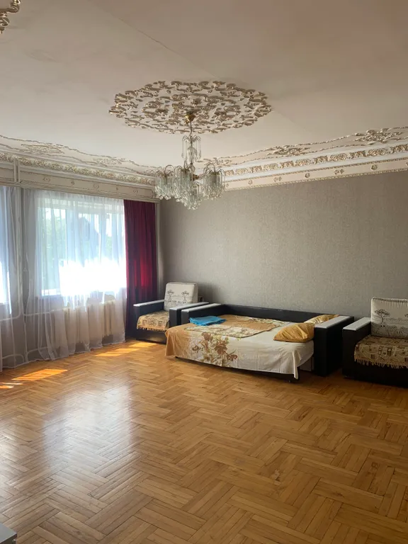 Уютная просторна часть дома на 2 этаже под ключ с бассейном и беседкой