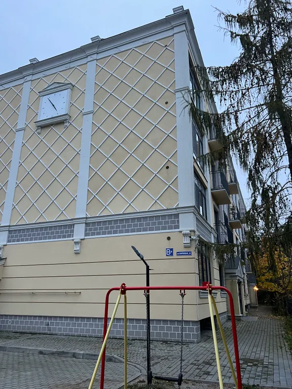 Уютная квартира с видом на лес в 200 метрах от центрального пляжа