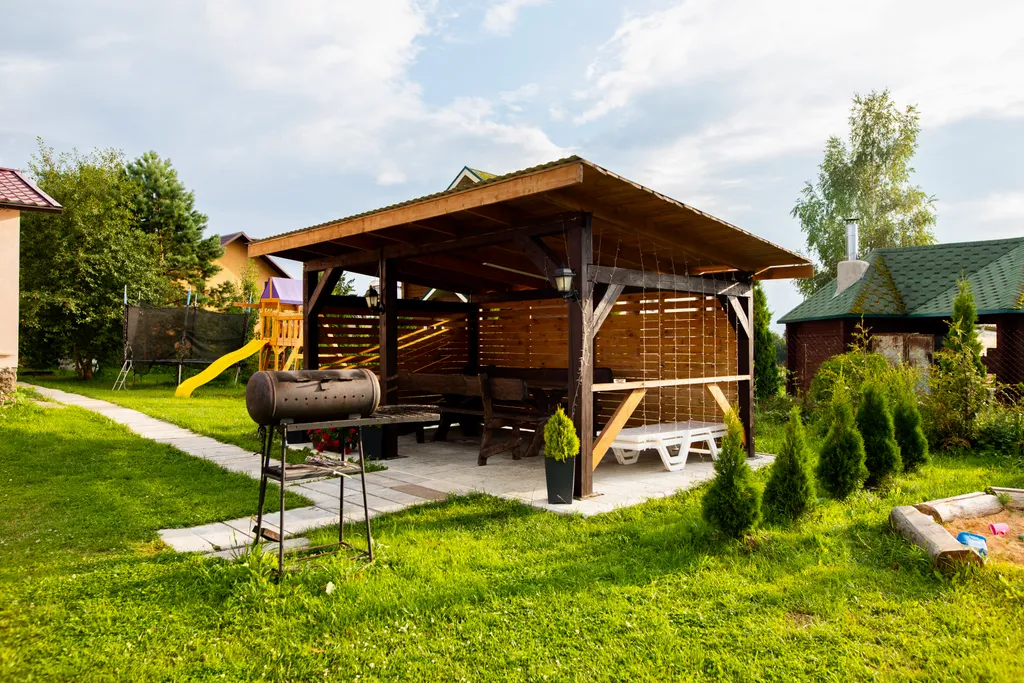 Обустроенная усадьба с камином на Нарочи