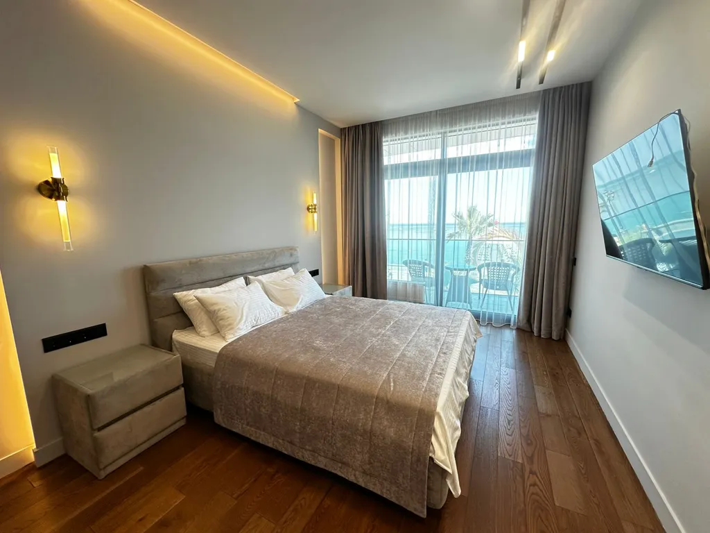 Просторный апартамент с видом на море