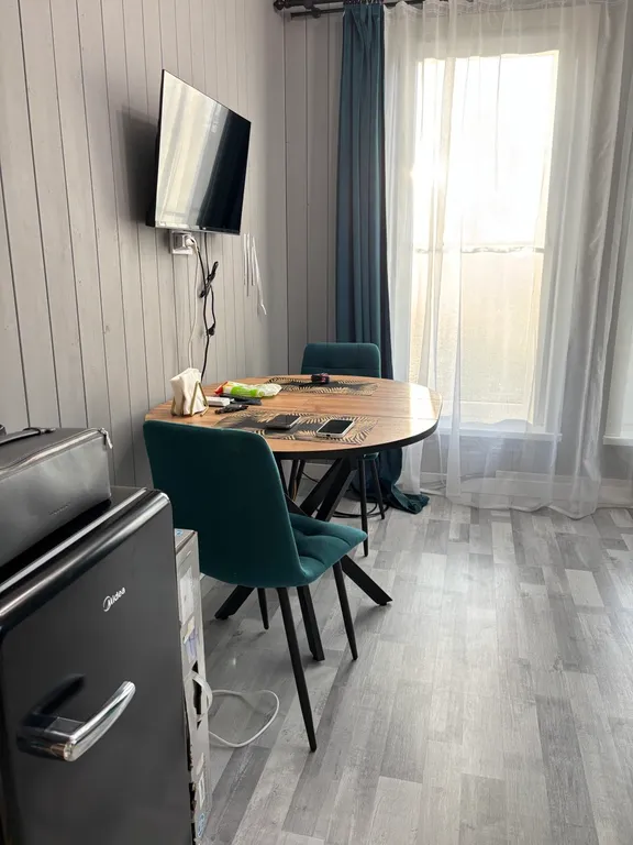 Дом с видом на море в лесу