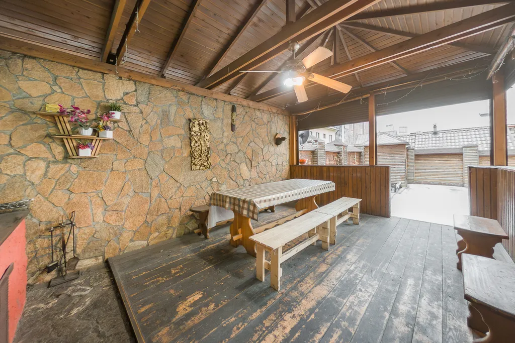 Дом со включённой стоимостью бассейна, сауны, бильярда, мангала