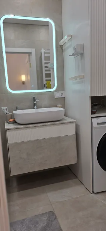 Новая, красивая, солнечная квартира с дизайнерским ремонтом.