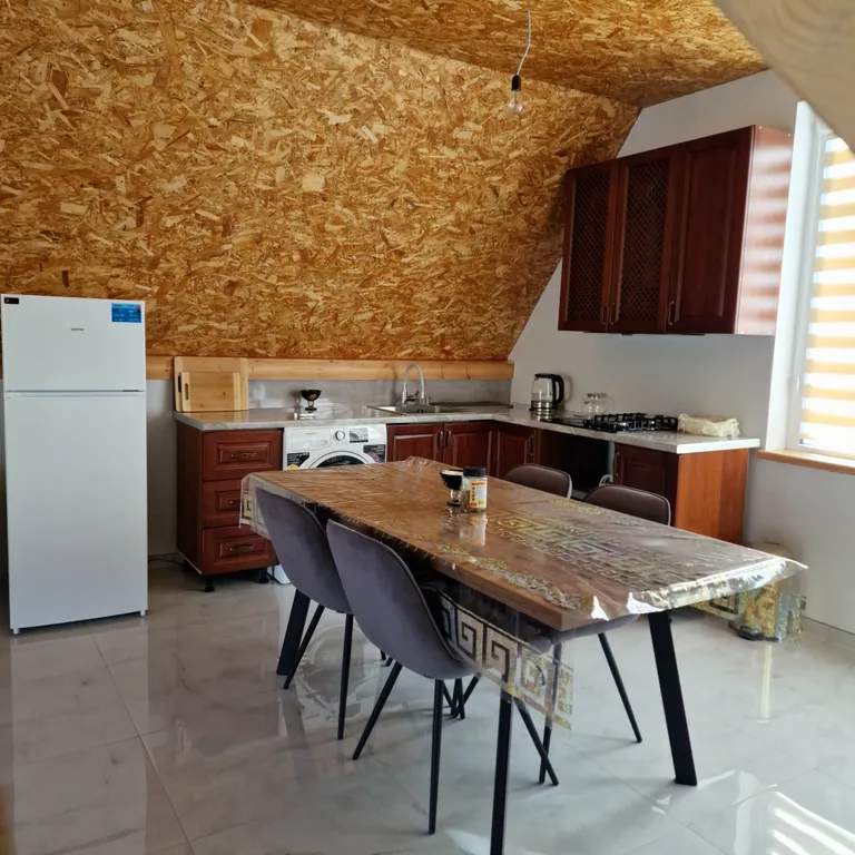 Домик с видом на горы