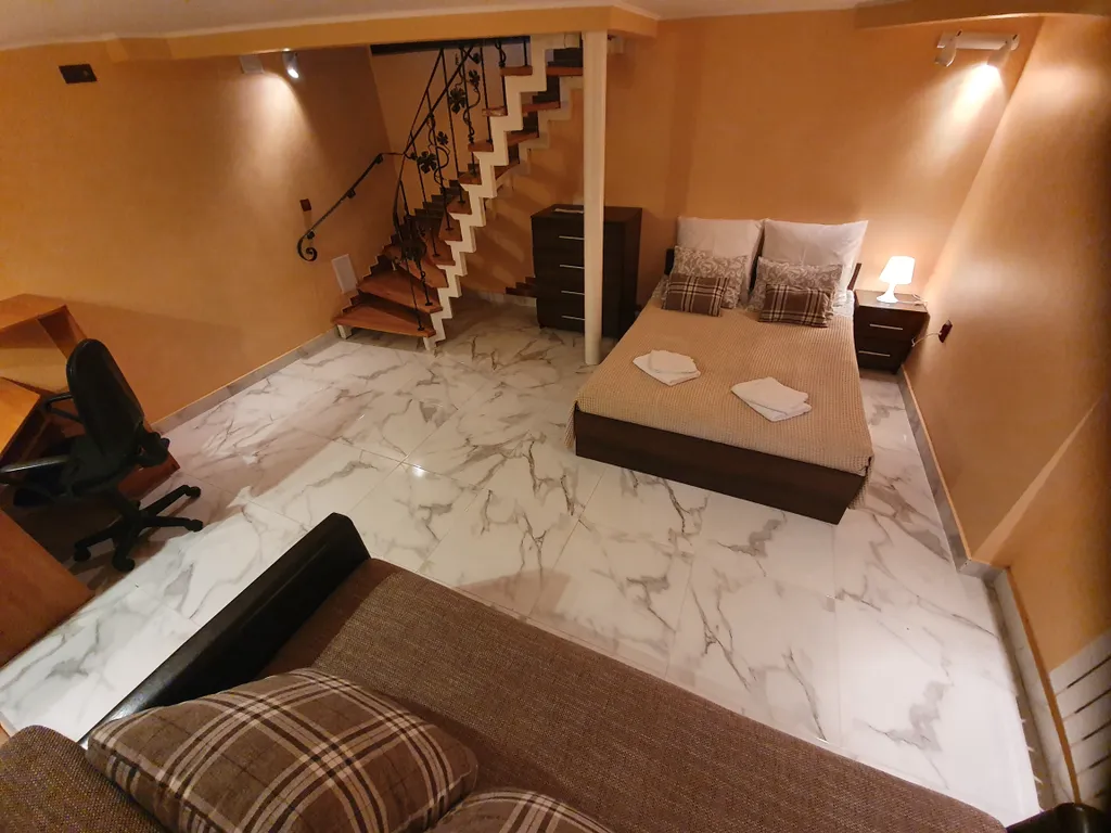 Двухуровневая 5-комнатная квартира в центре Амалиенау с зоной барбекю