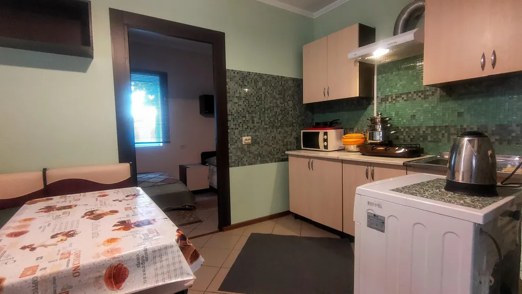 Коттедж Семейный домик у моря с отдельным двориком — Кучугуры