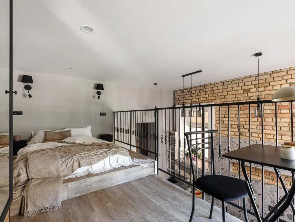 Уютная двухуровневая квартира с сауной в центре города