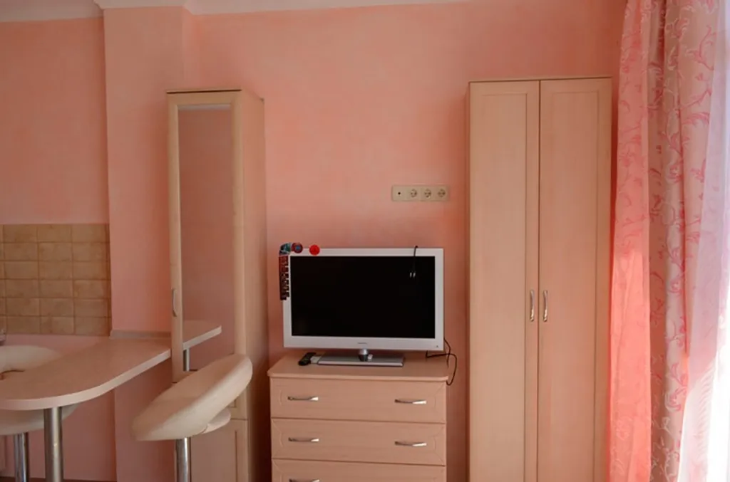 Видовая Квартира-студия на двоих с балконом у моря в Мисхоре