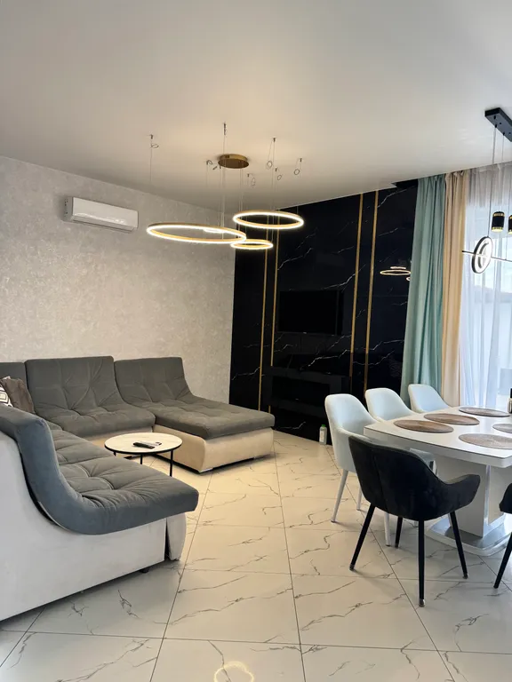 Коттедж Просторный тёплый дом с верандой и гриль столом — Елизаветинская