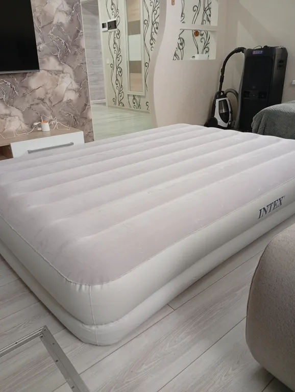 Двухэтажный дом с баней и бассейном