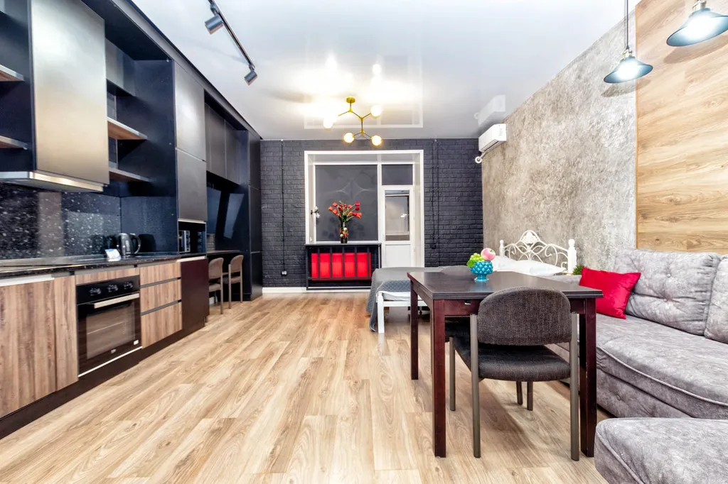 Благоустроенная студия с дизайнерским ремонтом