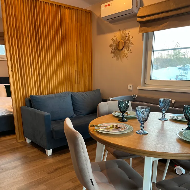 KIVI - уютный двухместный дом с видом на озеро и террасой в Карелии