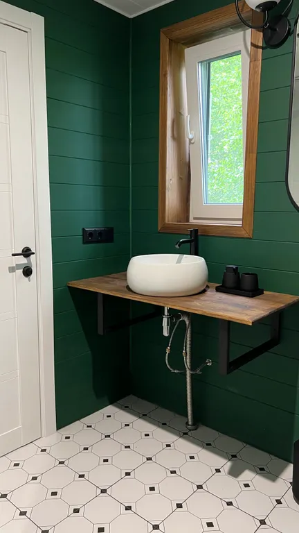 Уникальный треугольный дом в лесу Forest