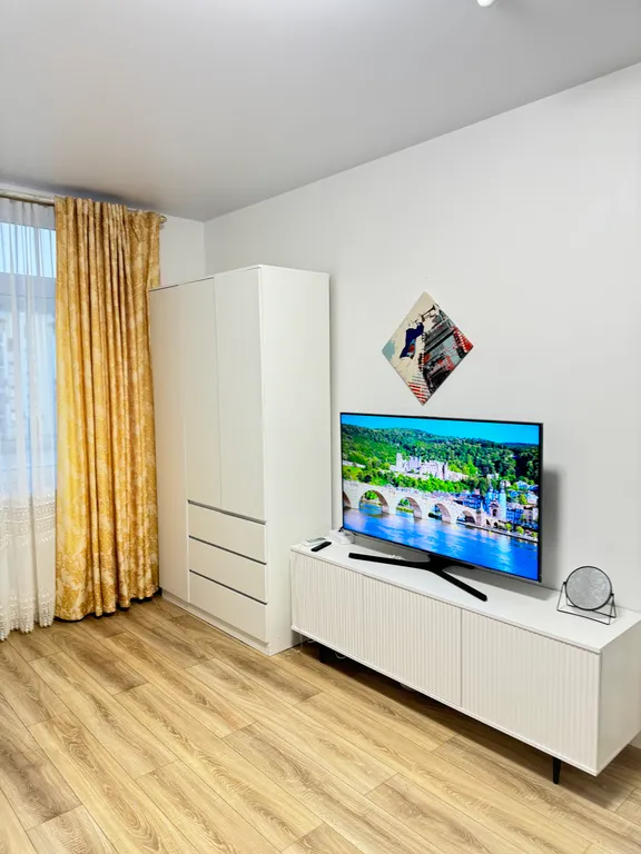 Шикарная квартира с прекрасным видом на бассейны и можжевеловые горы