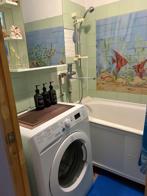 Квартира расположена у РЖД вокзала, до дома -10 -15 минут идти