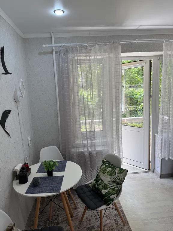 Апартамент Svetlo Teplo c окнами в сад