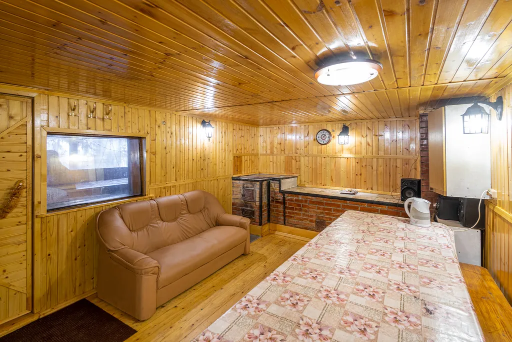 Дом у водоёма