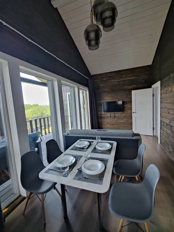 Коттедж Уютный дом с бассейном — Приморск