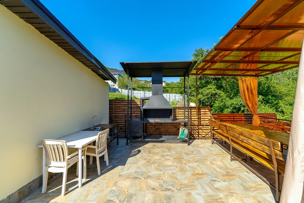 Дом с бассейном