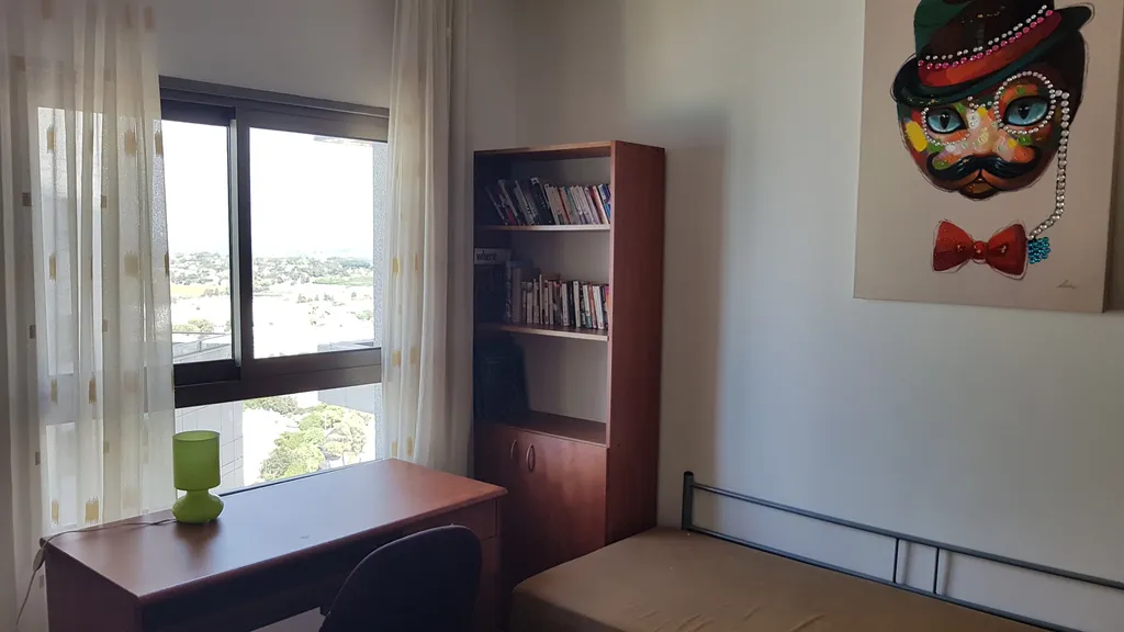 Четырехкомнатная квартира на берегу моря