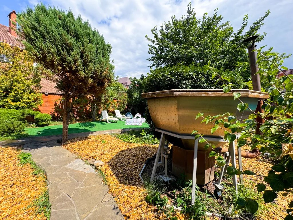 Дом с бассейном у парка Галицкого