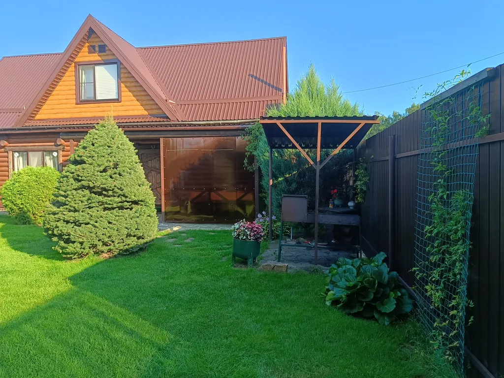 Дом с сауной, теплой купелью и аэрохоккеем на берегу водохранилища