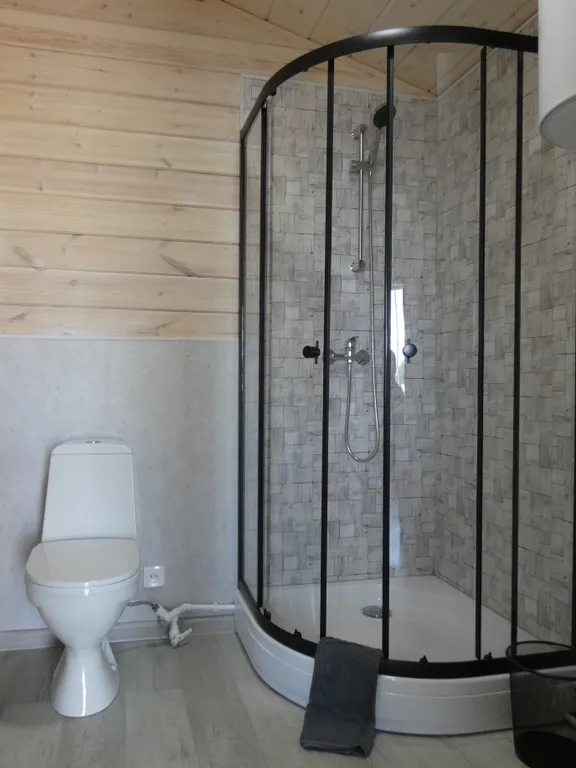 Уютный четырёхместный Домик с двуспальной кроватью