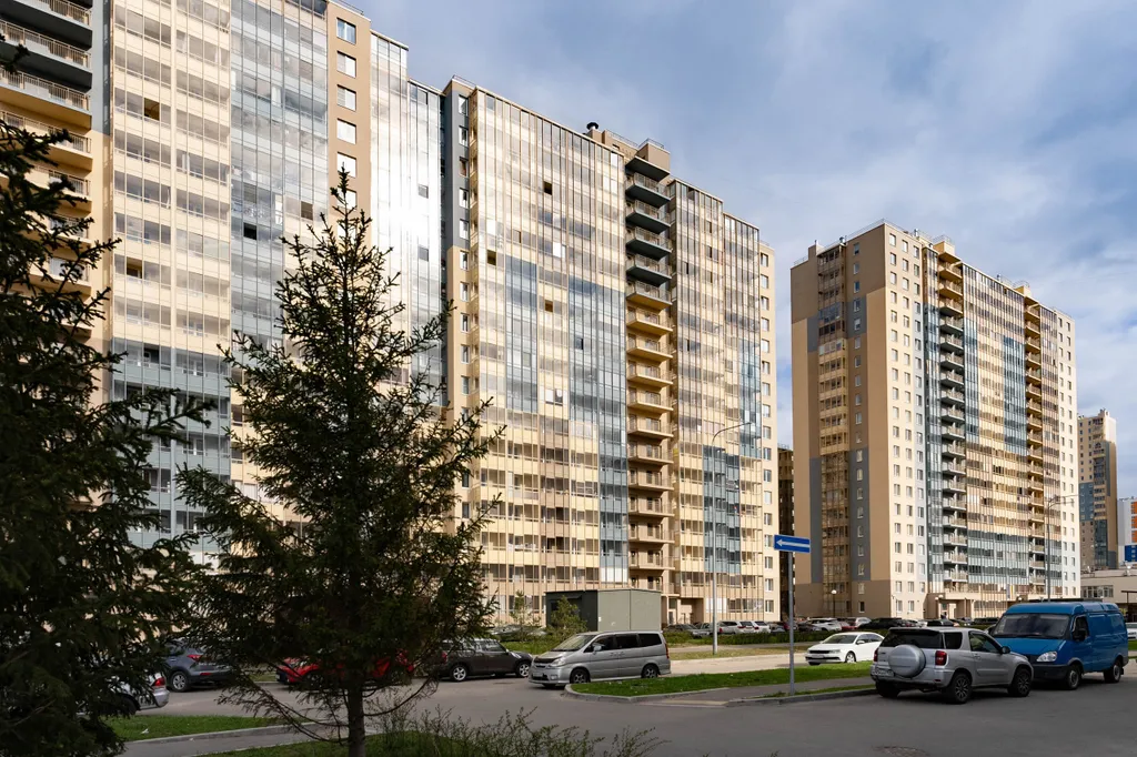 Студия с видом на город