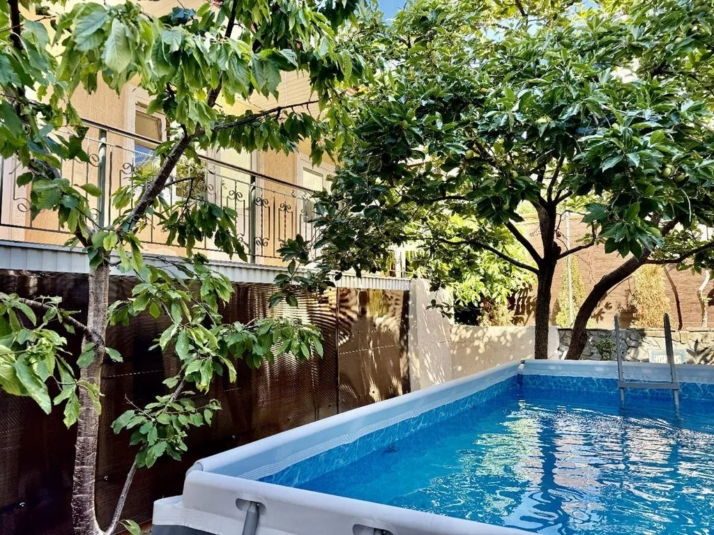 Дом с террасами и видом на море, рядом с центром