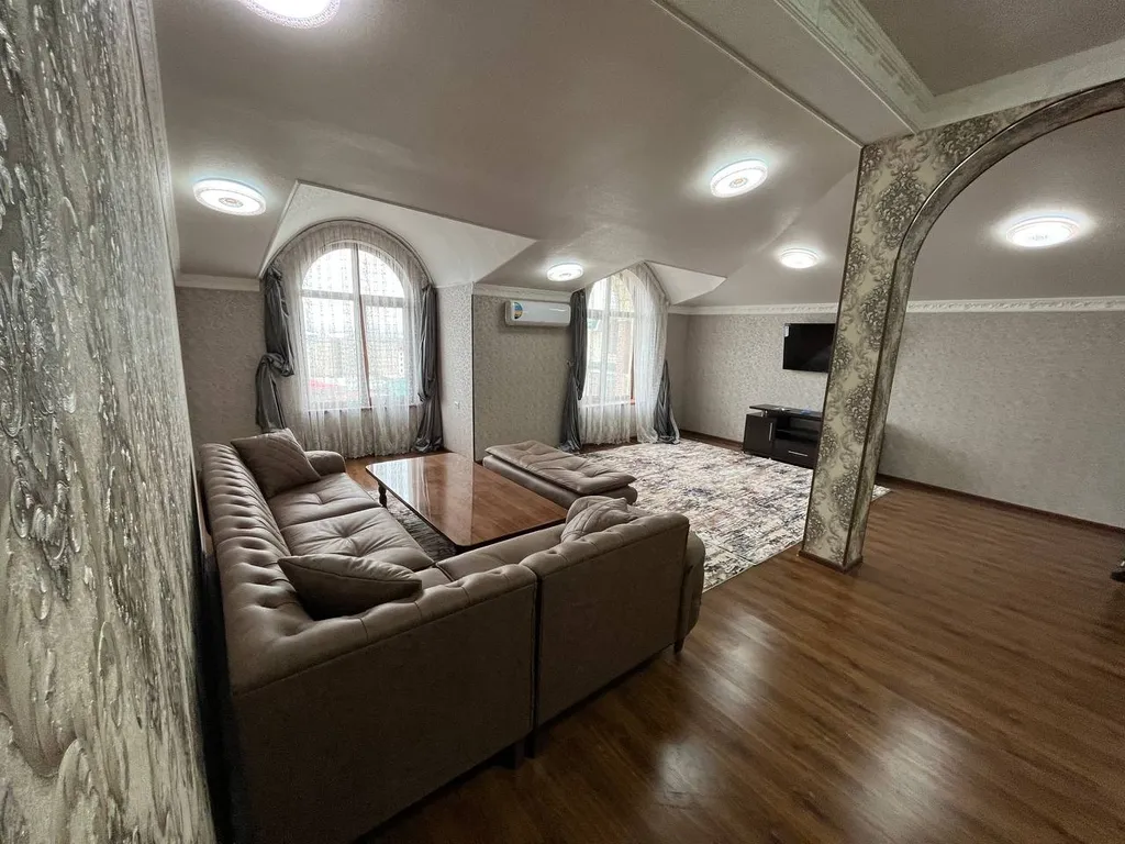 Любителей кожаных диванов (встретим бесплатно)