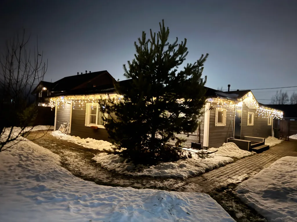 Загородный домик с бассейном и сауной