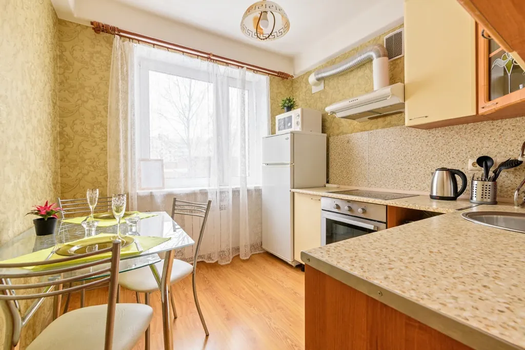 Квартира рядом с метро кафе и магазинами