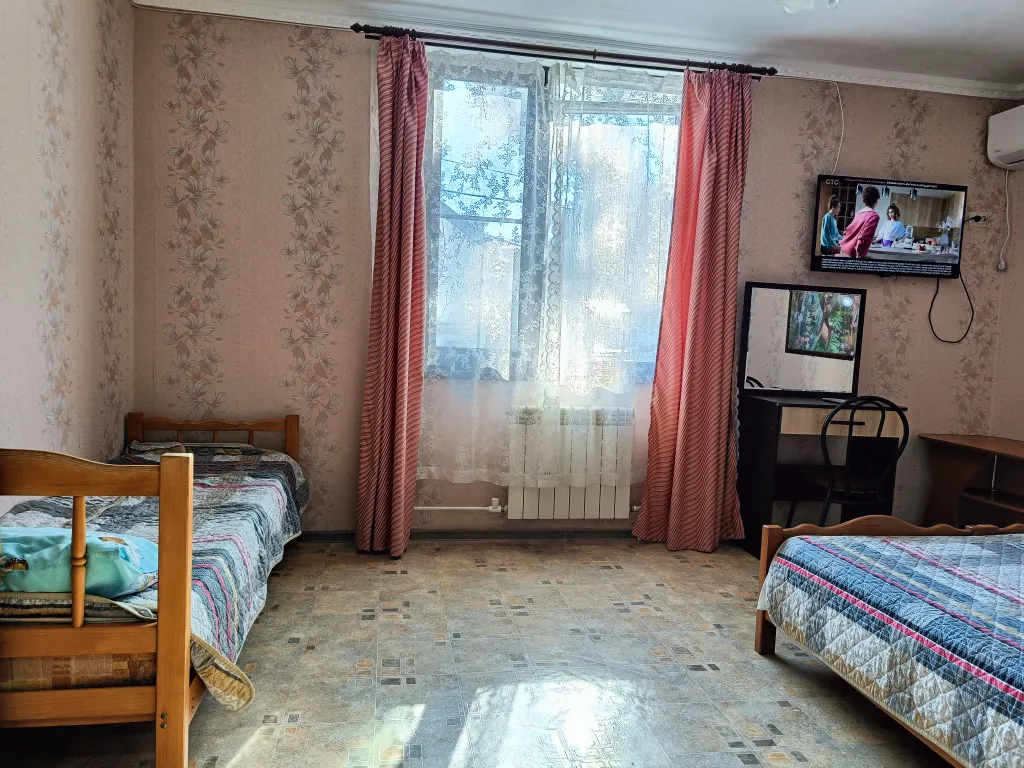 Коттедж Коттедж Этаж двухкомнатный в центре — Геленджик