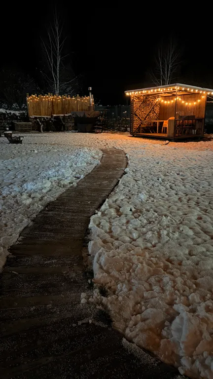 Уютный современный дом с террасой и банным чаном на участке 17 соток