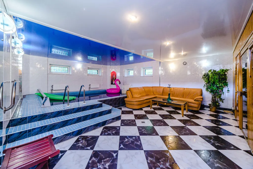 Коттедж Дом на юге Москвы с бассейном и сауной — Москва