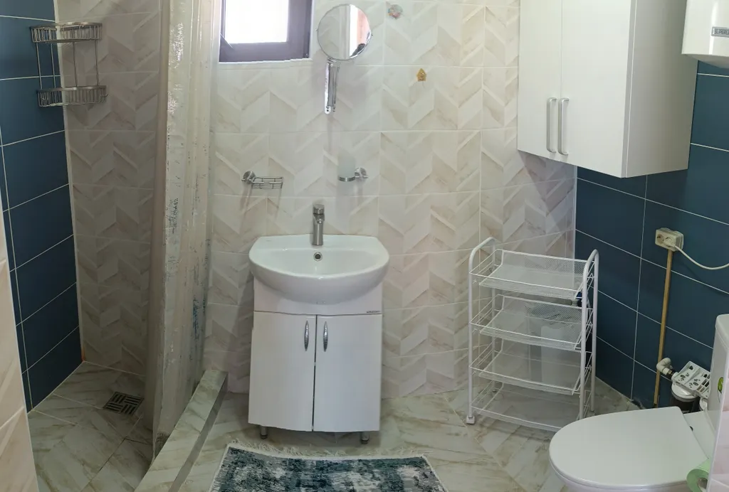 Дом в уединенном месте у леса с великолепным видом на горы